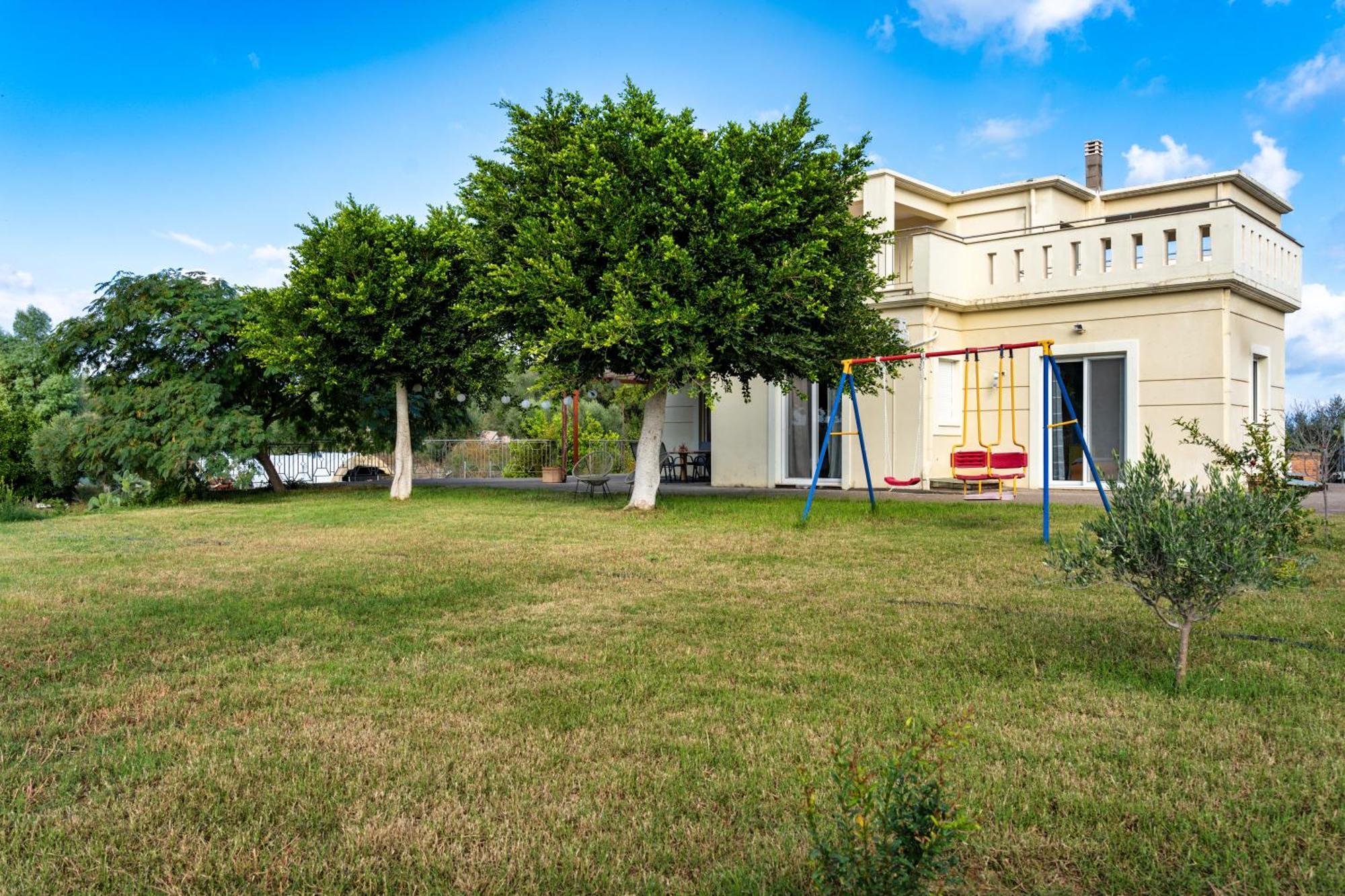 Piperitsa House For Nomads Or Families In The Countryside