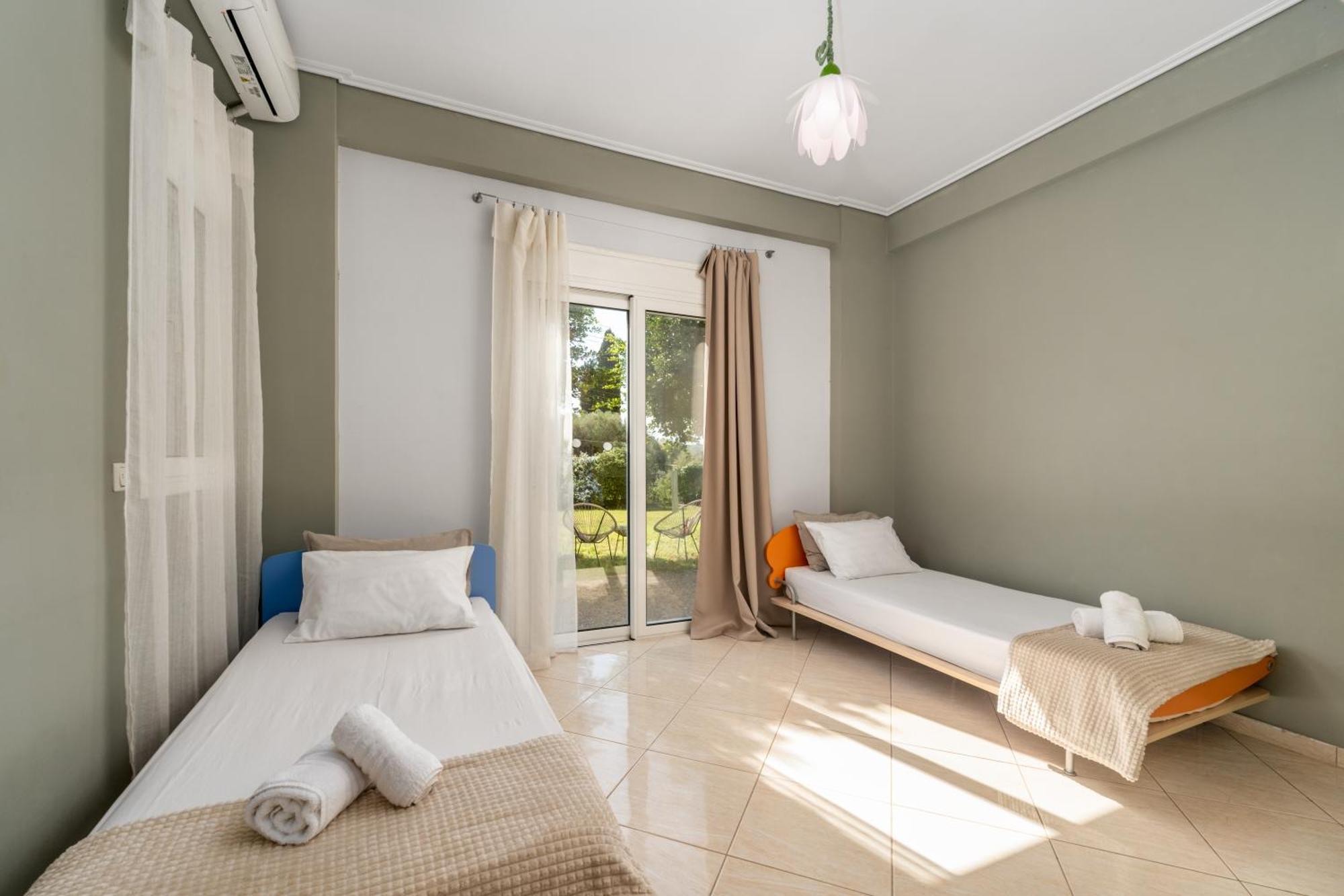 Piperitsa House For Nomads Or Families In The Countryside Apartment Messini